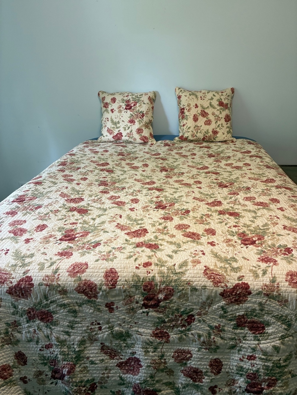 Vintage Rose reversible Floral Quilted Bedspread accent pillows 1 sham